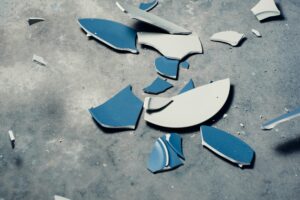 A broken set of dishes symbolizes dysfunction in organizations